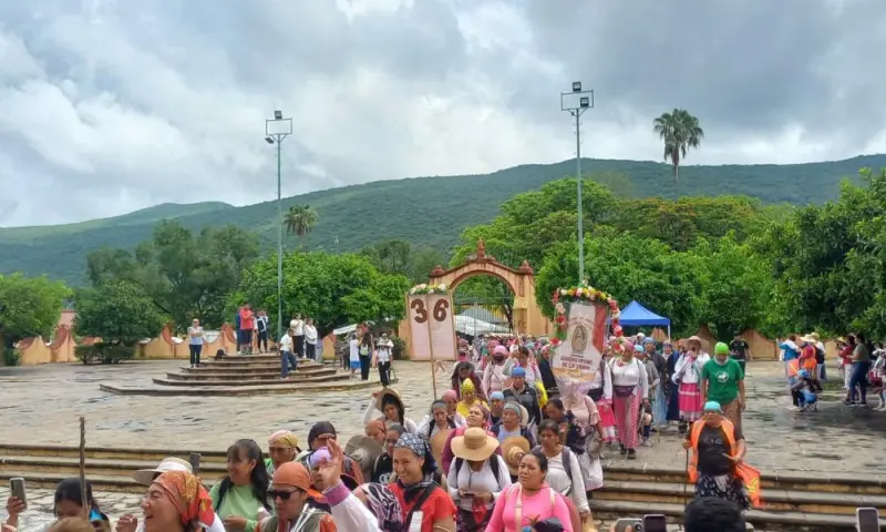 Recibe Jalpan a mujeres peregrinas 