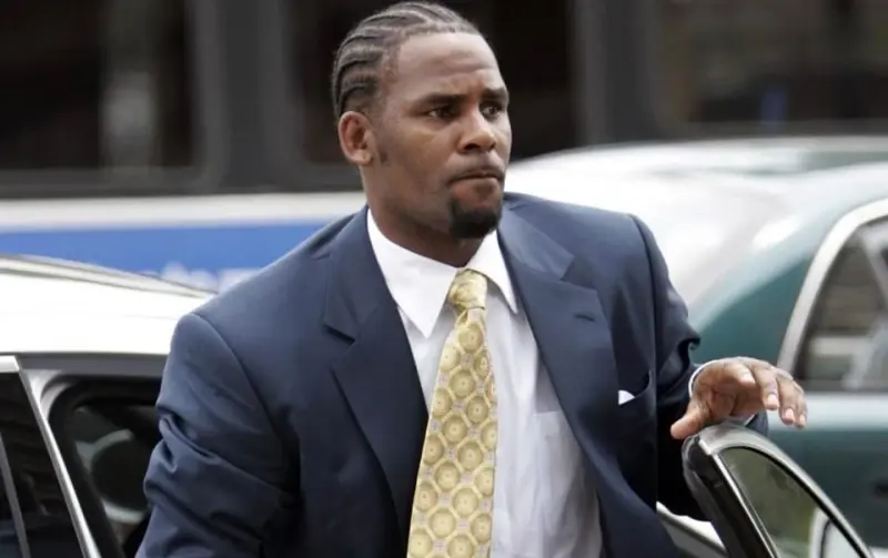 Pide R. Kelly a Donald Trump reducir su condena de 30 años