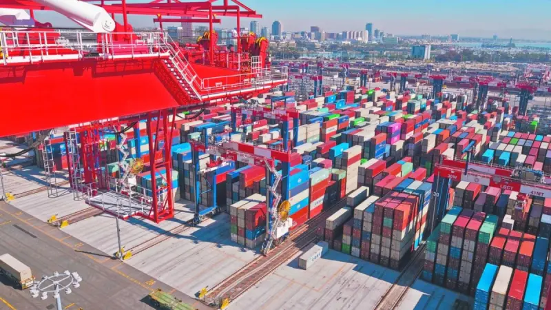El déficit comercial de Estados Unidos aumentó con fuerza en mayo