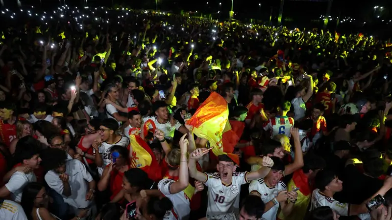 "¡Viva España!": Madrid festeja la segunda final mundial de la Roja