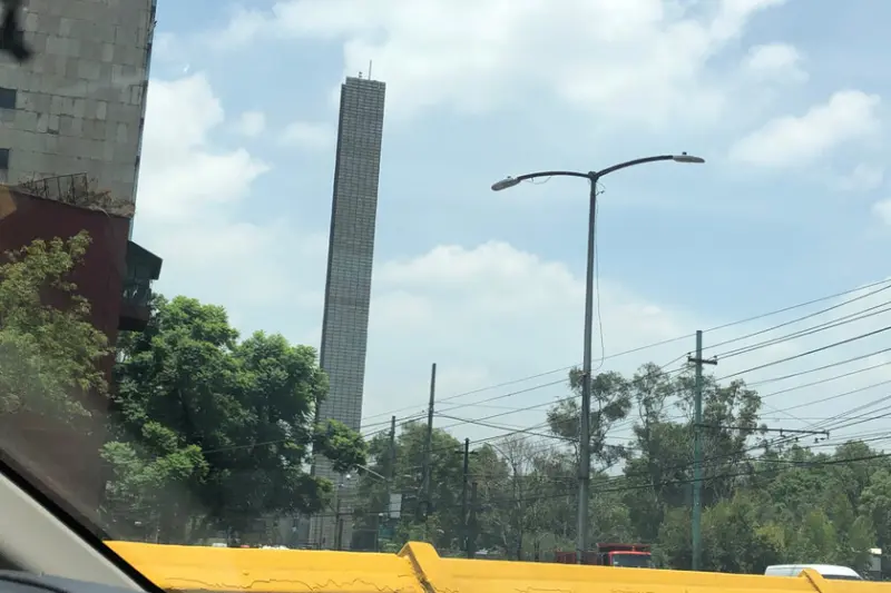 La construyeron para celebrar 200 años de Independencia, pero terminó siendo un símbolo que nadie quería inaugurar