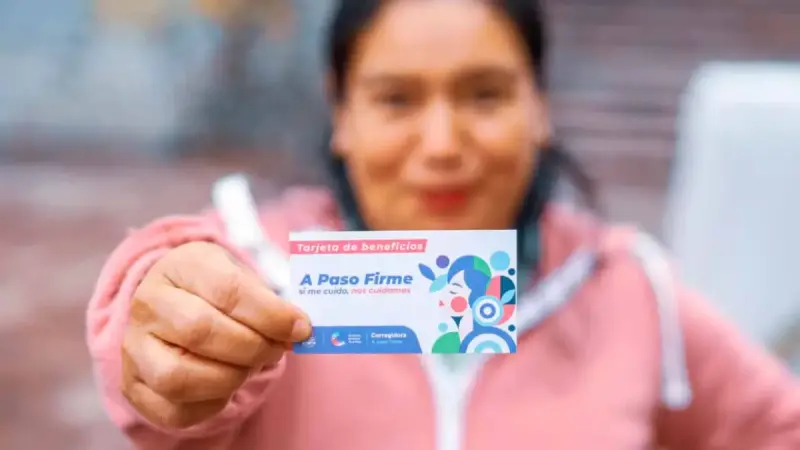 Corregidora continúa con entrega de tarjetas con descuentos en servicios de salud