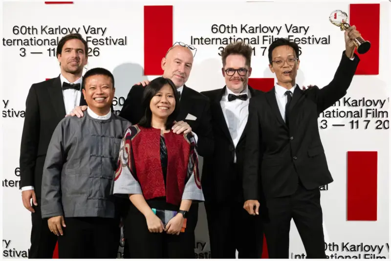 Dustin Hoffman, Juliette Binoche y Jesse Eisenberg brillan en Karlovy Vary;