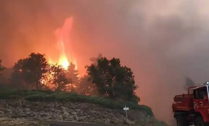 Movilizan refuerzos para contener incendio en el sur de Francia