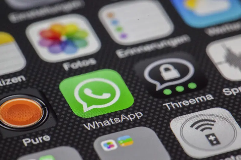 ChatGPT vuelve a WhatsApp en Europa: cómo funciona y qué pueden hacer los usuarios