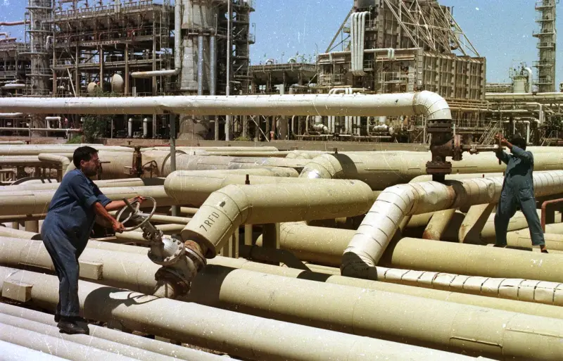 Irán sacude los mercados y el petróleo tras prometer que no cederá el control de Ormuz