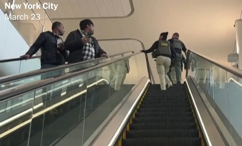 Aumentan los arrestos del ICE en los aeropuertos