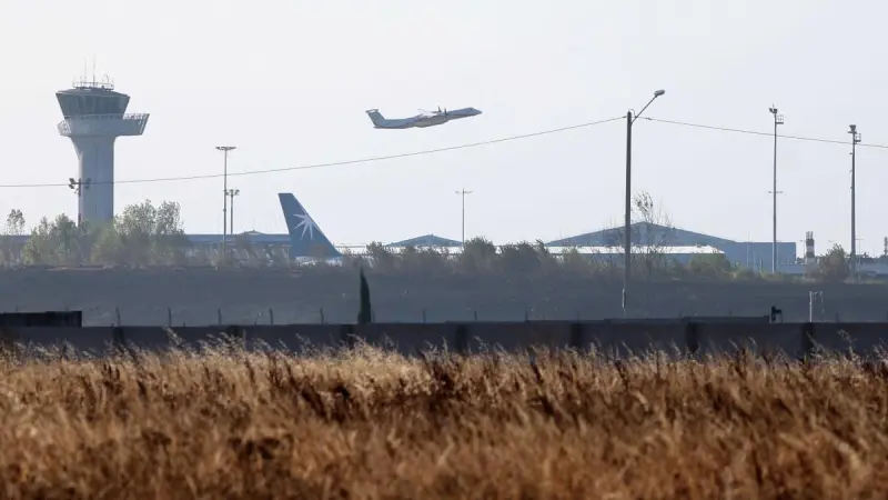 Un voraz incendio forestal consume 1,700 hectáreas en el sureste de Francia