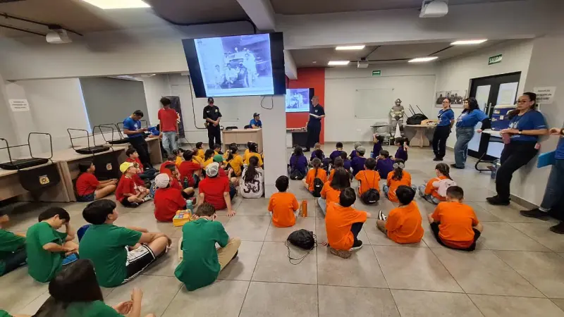 Más de 100 niños aprenden a prevenir incendios en el Campamento de Verano de Bomberos de Hermosillo