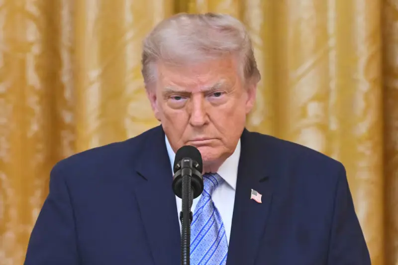 En su mensaje a la nación, Trump acusa a China de intervenir en 2020 y exige cambios electorales
