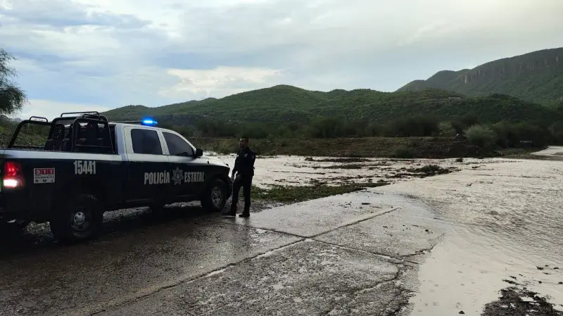 Lluvias en Sonora dejan arroyos crecidos y cierres carreteros; Protección Civil mantiene vigilancia en siete municipios y pide evitar zonas inundadas