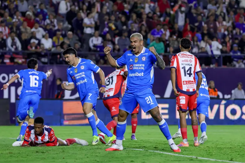 ¡Remontada de campeón! Cruz Azul da la vuelta a San Luis y comienza el camino hacia la undécima