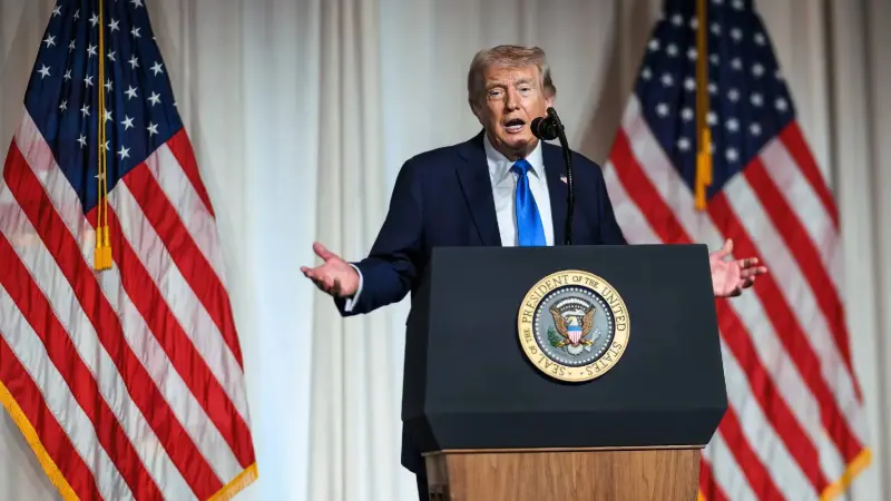 Trump enfrenta demanda de 24 estados por condicionar fondos de emergencia a la colaboración con ICE