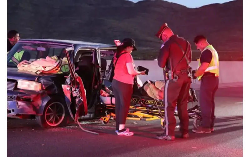 Choque entre dos autos deja tres lesionados en Chaparral
