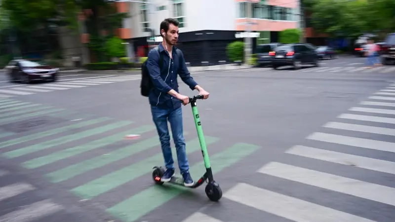 ¿Tu scooter eléctrico deberá llevar placas? Entra en vigor la regulación en CDMX a partir del 1 de julio