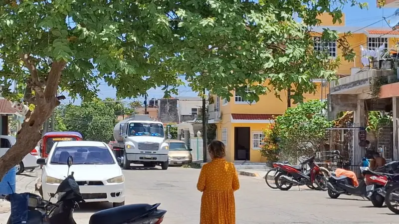 Reparten agua en pipas ante desabasto en colonias de Cozumel