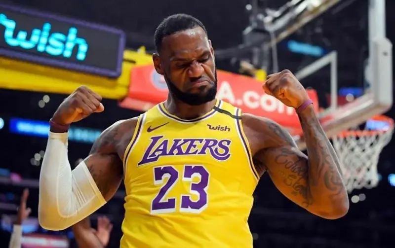 Va LeBron a Filadelfia y revela el porqué sigue jugando