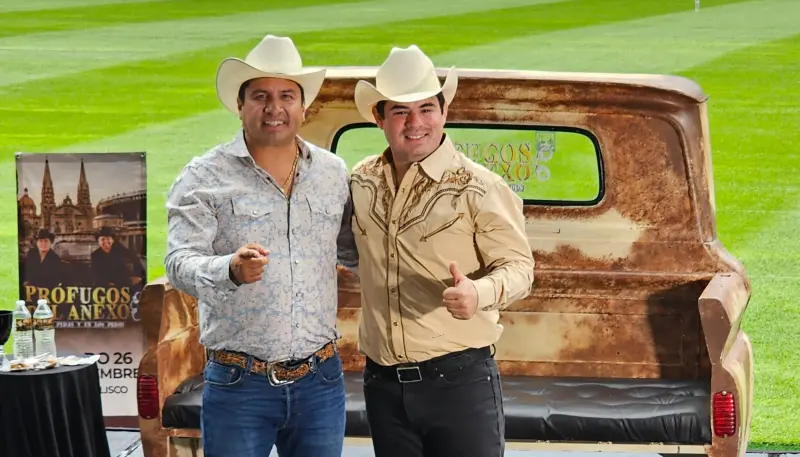 Julión Álvarez y Alfredo Olivas responden a quienes enfrentan a las generaciones del regional mexicano