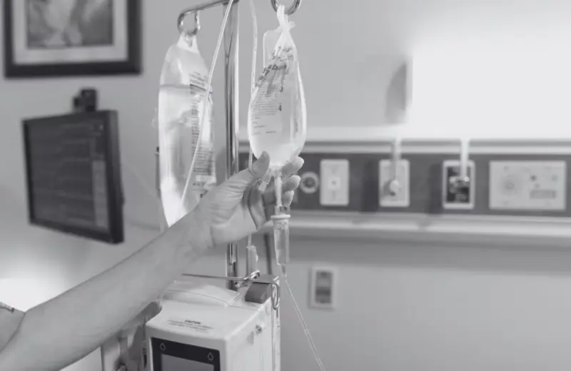 Enfermera japonesa es arrestada por presuntamente matar a un paciente al mezclar heces en su vía intravenosa tras buscar en internet si eso podía ser letal
