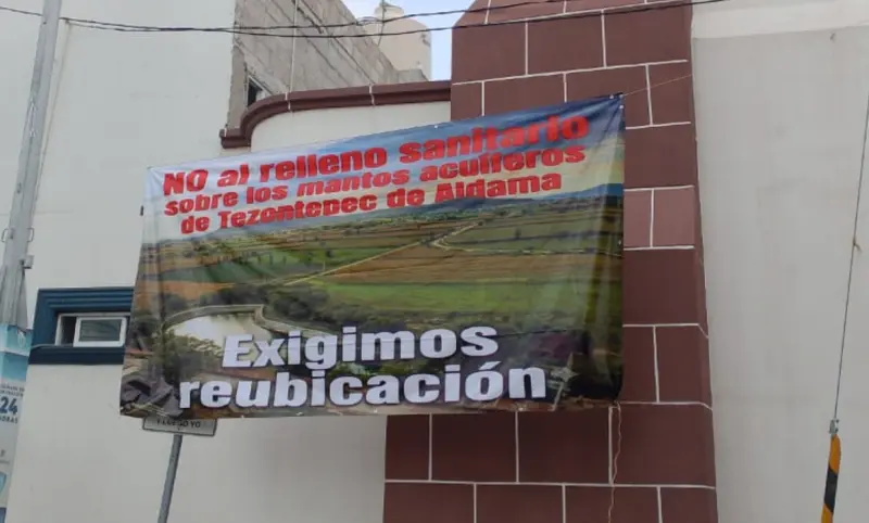Colocan lonas contra relleno sanitario de Tula en Tezontepec