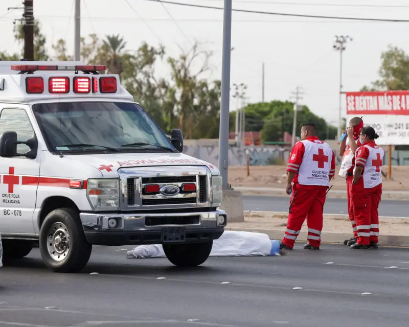 Muere hombre atropellado al intentar cruzar el bulevar Lázaro Cárdenas; el carro involucrado huyó