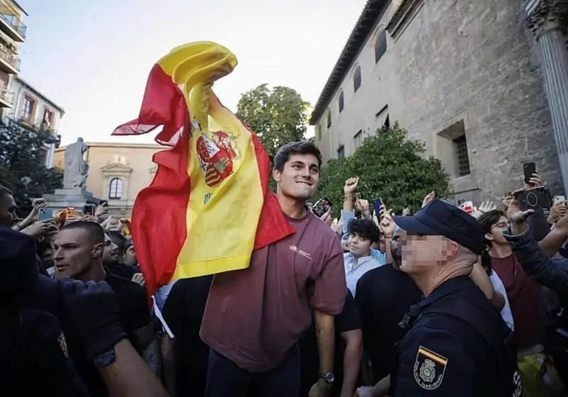 Vito Quiles acorralado por un “bulo” sobre un funcionario: por qué la Justicia ordena su detención