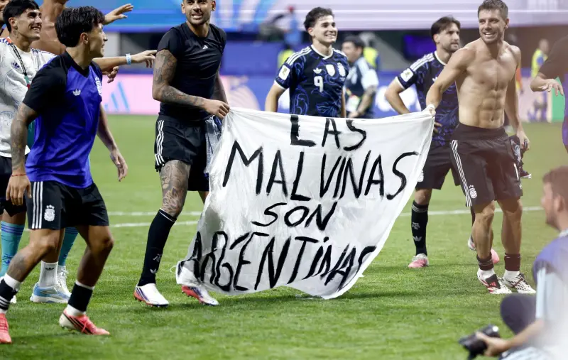 FIFA abre expedientes contra jugadores de Argentina tras la final del Mundial; también investiga pancarta sobre las Islas Malvinas