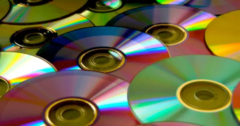 La gran revancha del plástico: Las ventas de CD y vinilo se disparan por el miedo a que las plataformas digitales borren tus compras