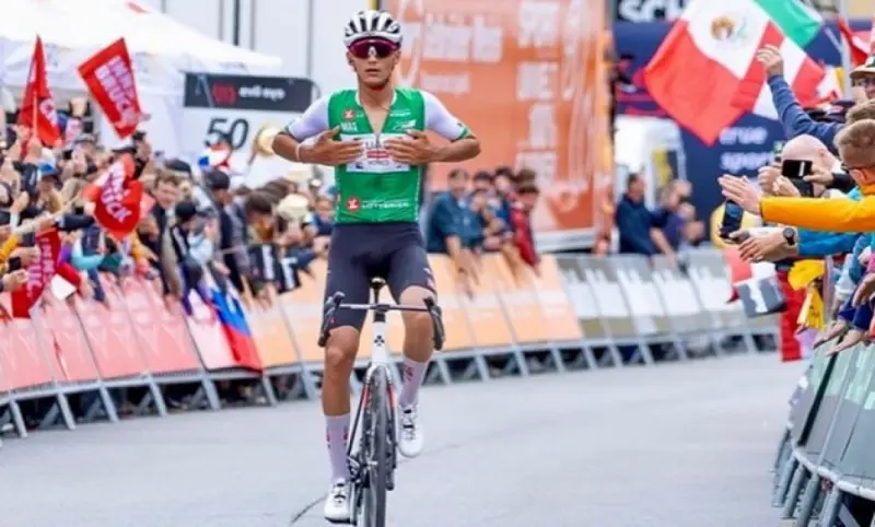 Sheinbaum reconoce a Issac del Toro por logro en Tour de France