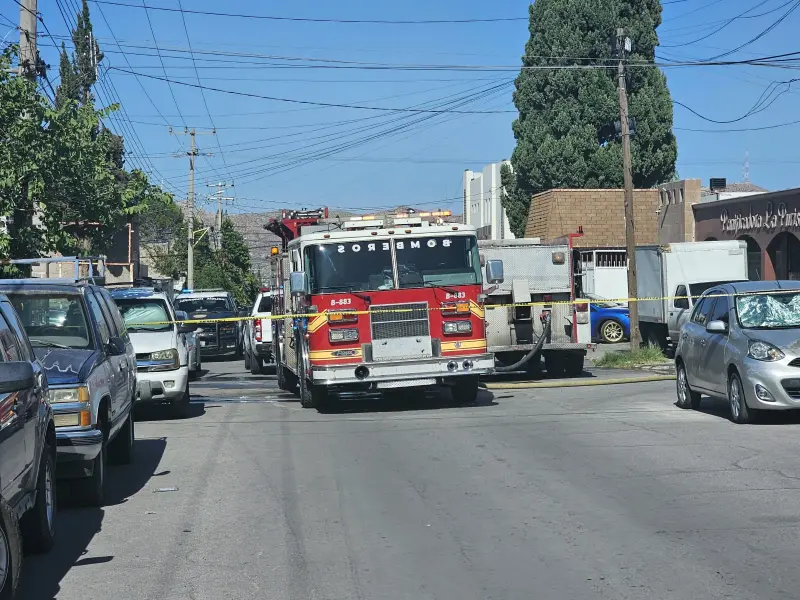 Incendio consume planta alta de un domicilio