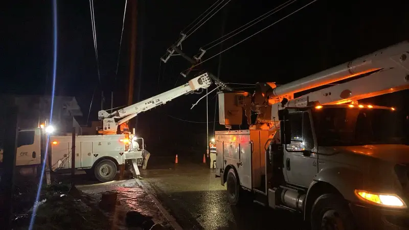 Tormenta provoca fallas de energía eléctrica en Cajeme, Navojoa, Empalme y Guaymas; Gobierno de Sonora coordina trabajos con CFE