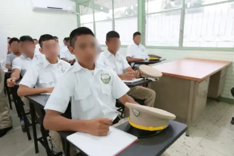 SEP detecta 26 escuelas militarizadas; deben cambiar su modelo para operar