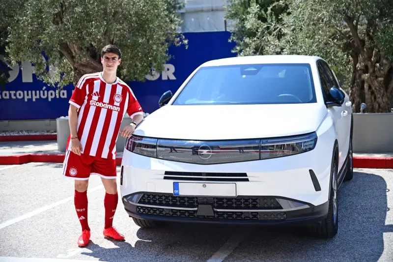Olympiacos regala lujosa camioneta a la Hormiga González en su arribo a Grecia