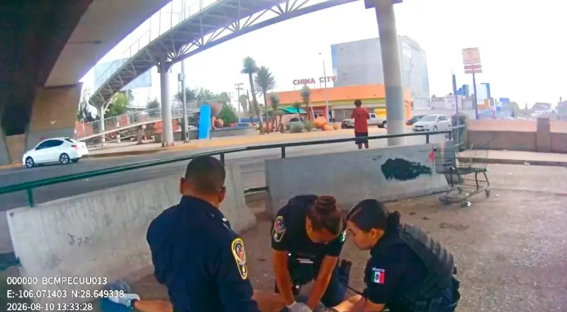Policías municipales de Chihuahua salvan la vida a mujer con RCP