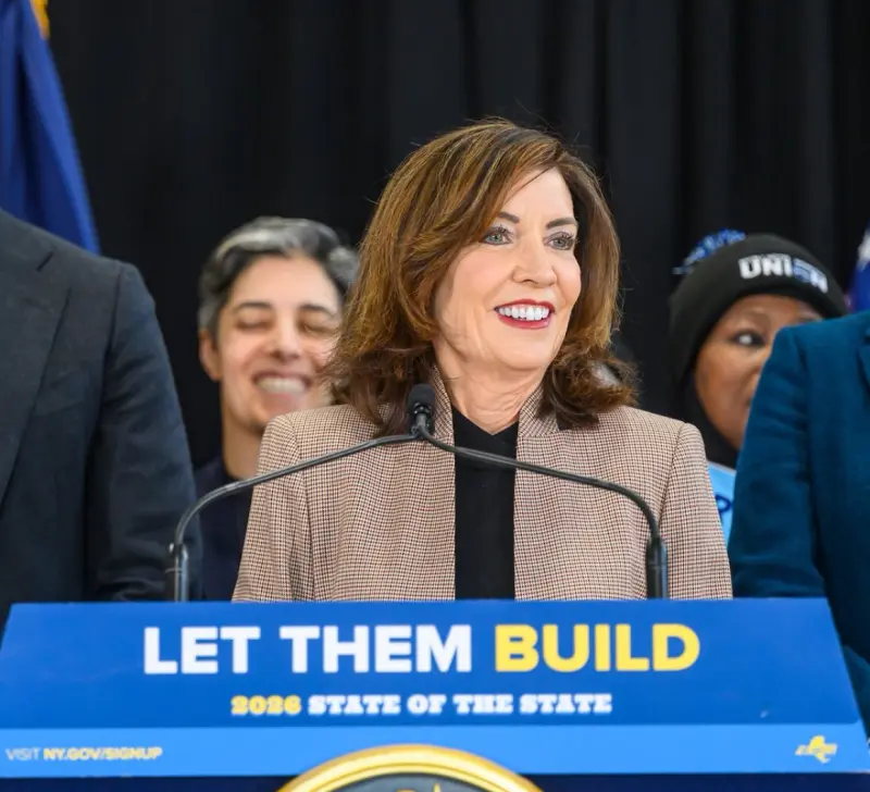 Anuncia Hochul 6 indultos tras fortalecer el sistema de clemencia