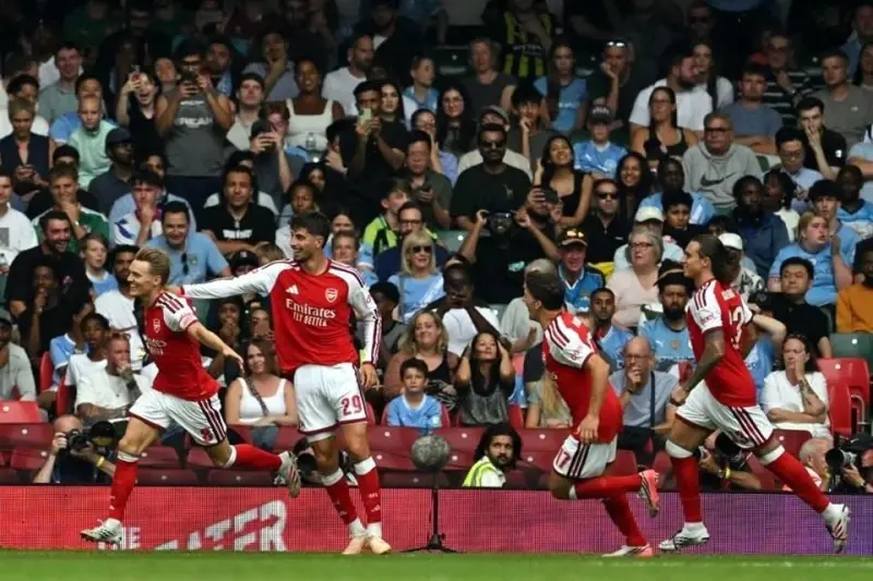 Gana Arsenal con autoridad y conquista la Community Shield