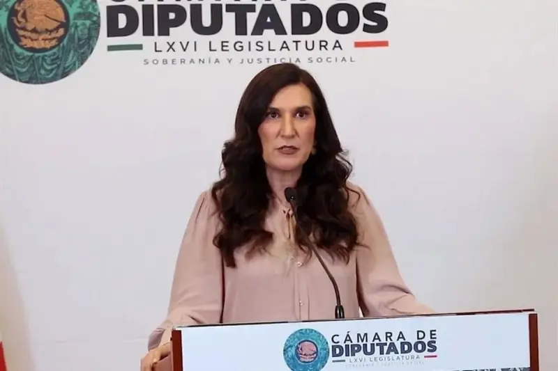 Pide Kenia López derecho de réplica en la mañanera
