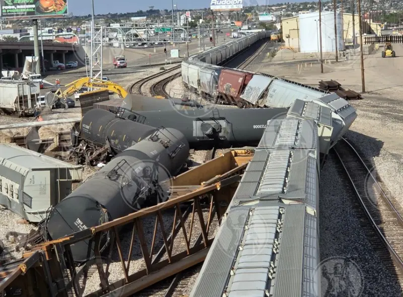 Video y galería.- El descarrilamiento ferroviario en El Paso