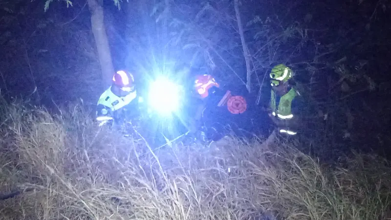 Rescatan a hombre que cayó al río Santa Catarina en La Huasteca