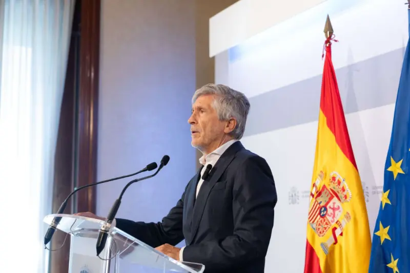 Marlaska insiste en que el CNI no avisó de la avalancha en Ceuta: “nadie pudo prever 72.000 entradas”