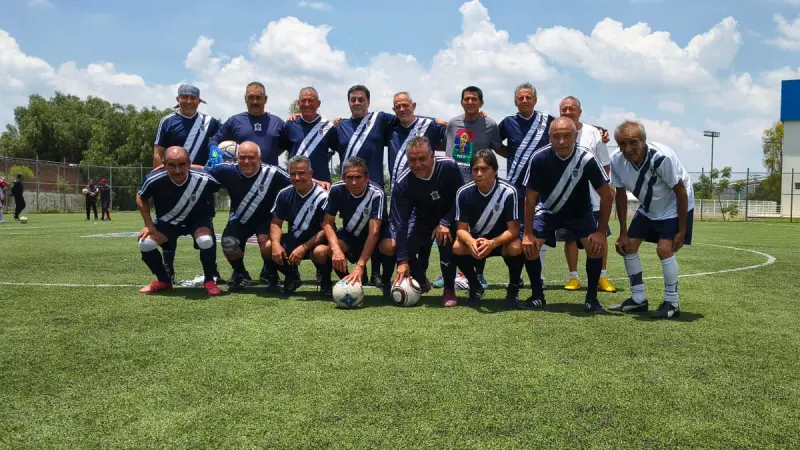 Leyendas del Unión de Curtidores celebran 98 aniversario con partido de futbol