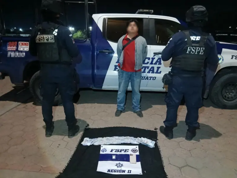 Detienen joven con presunta cocaína y efectivo
