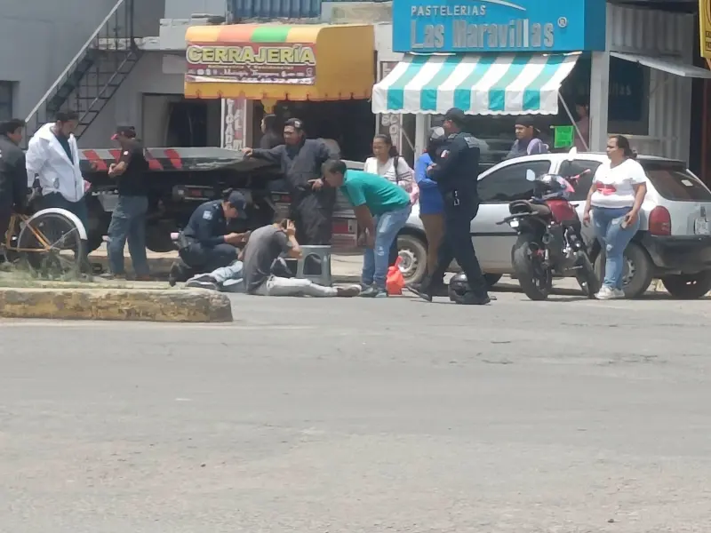 Impacta patrulla estatal a 2 motociclistas en Tizayuca