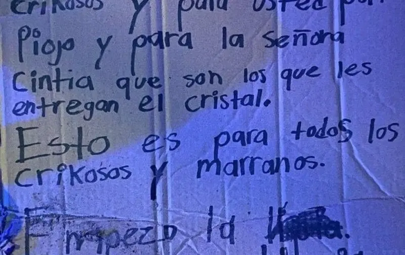 Tiran encobijado con amenaza dirigida a 'crikosos'