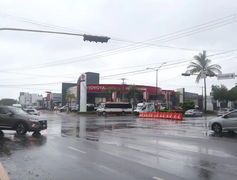 Vía alterna por obras en Pedro Infante genera tráfico vehicular en Culiacán