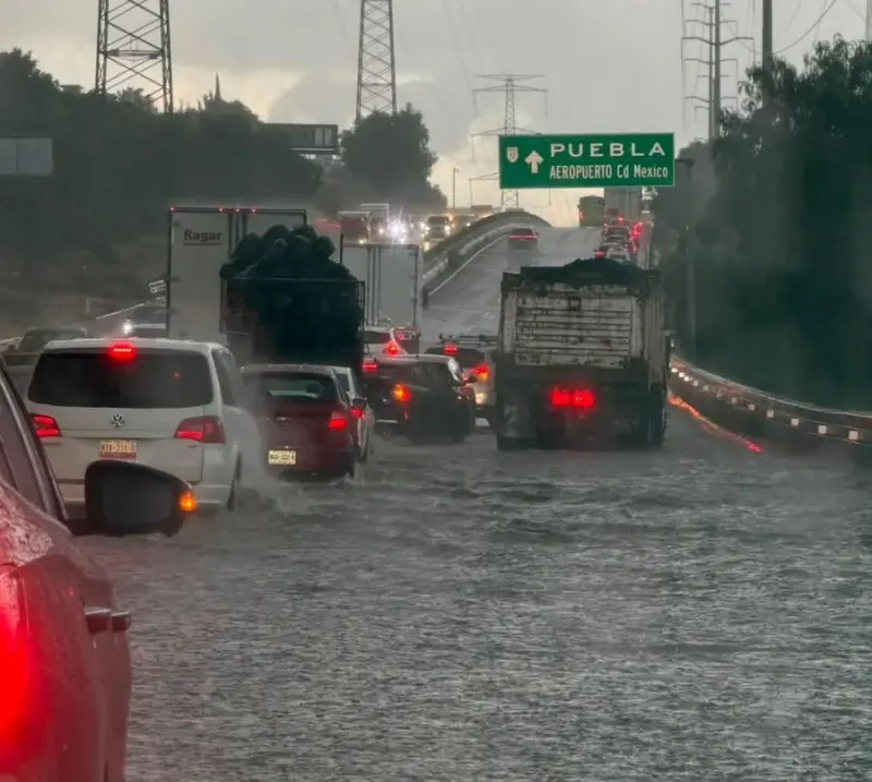 Colapsan lluvias la Chamapa-Lechería y varias vialidades de Atizapán