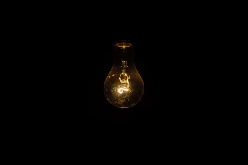 Dormir ocho horas no siempre fue la norma: cómo Edison transformó nuestra relación con el descanso
