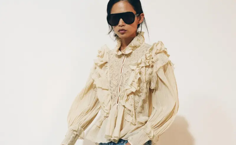 Volantes y estilo romántico: la camisa que arrasa en las tendencias de Tik tok