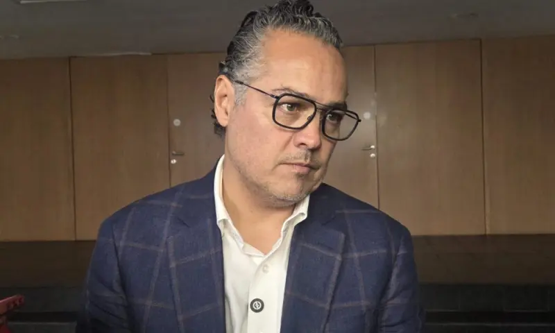 Denunciará Enrique Correa a Sinuhé Piedragil por incumplir la Constitución