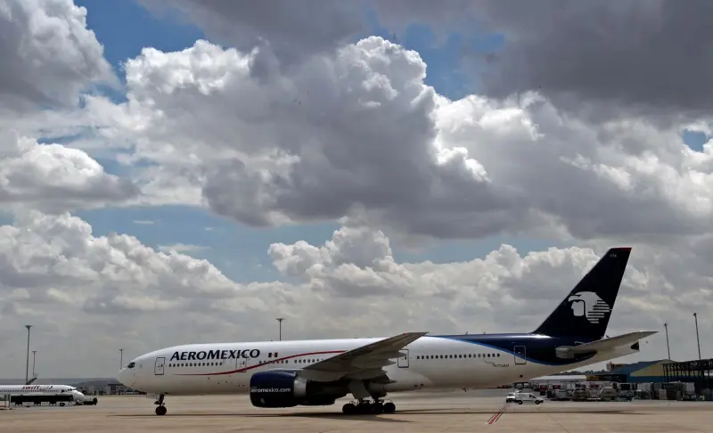 La alianza aérea entre Aeroméxico y Delta Air Lines seguirá operando en EEUU tras un fallo judicial que frena el intento del gobierno por disolver su acuerdo comercial
